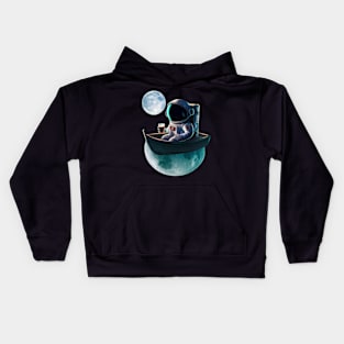 Lonely in space Kids Hoodie